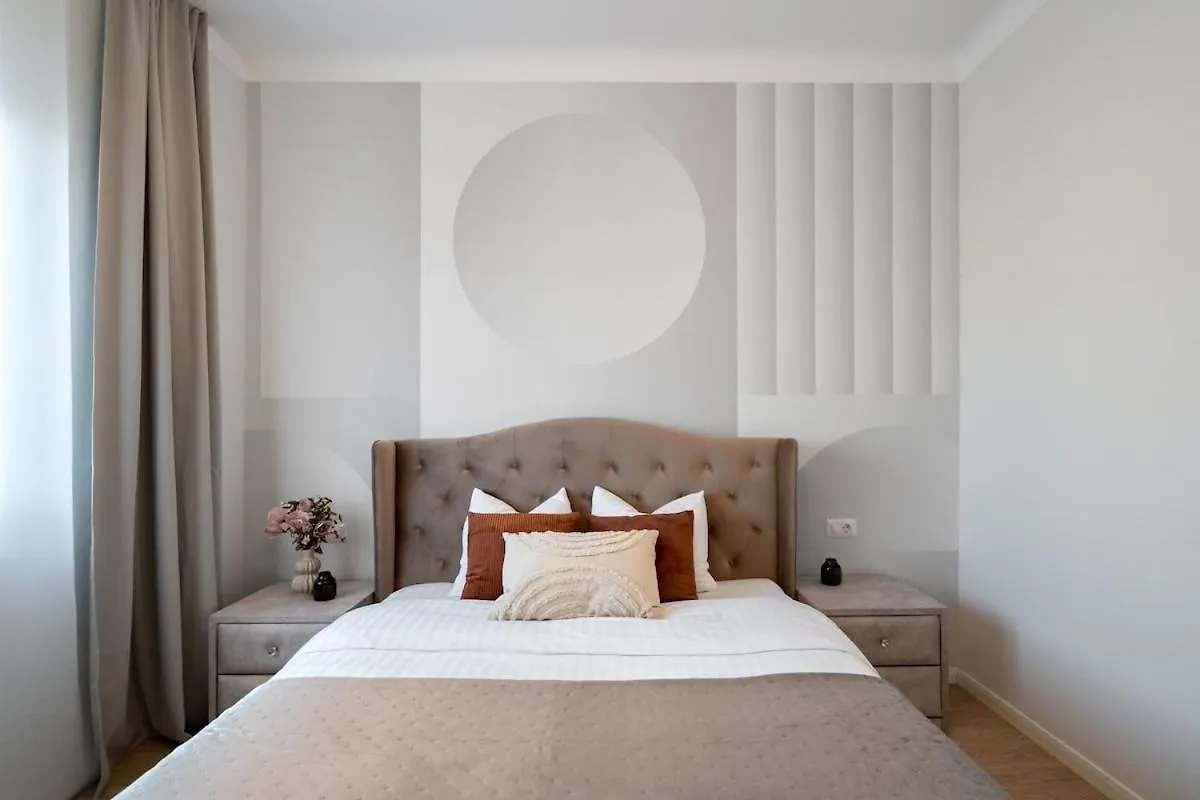Sunny 2Br Large Flat - Amzei Square Apartment Bucharest