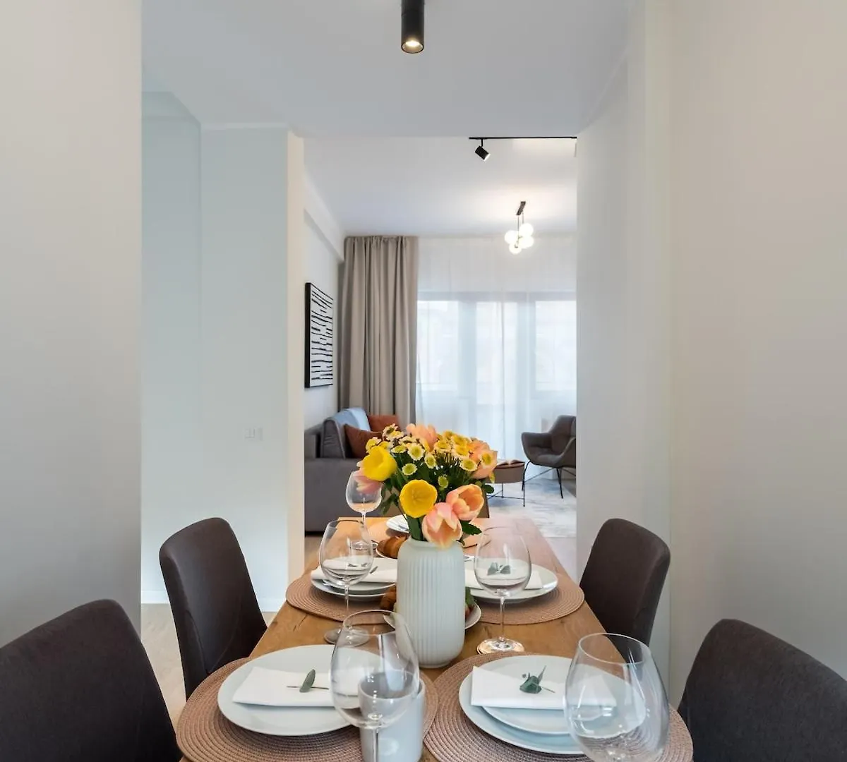 Sunny 2Br Large Flat - Amzei Square Apartment Bucharest Romania