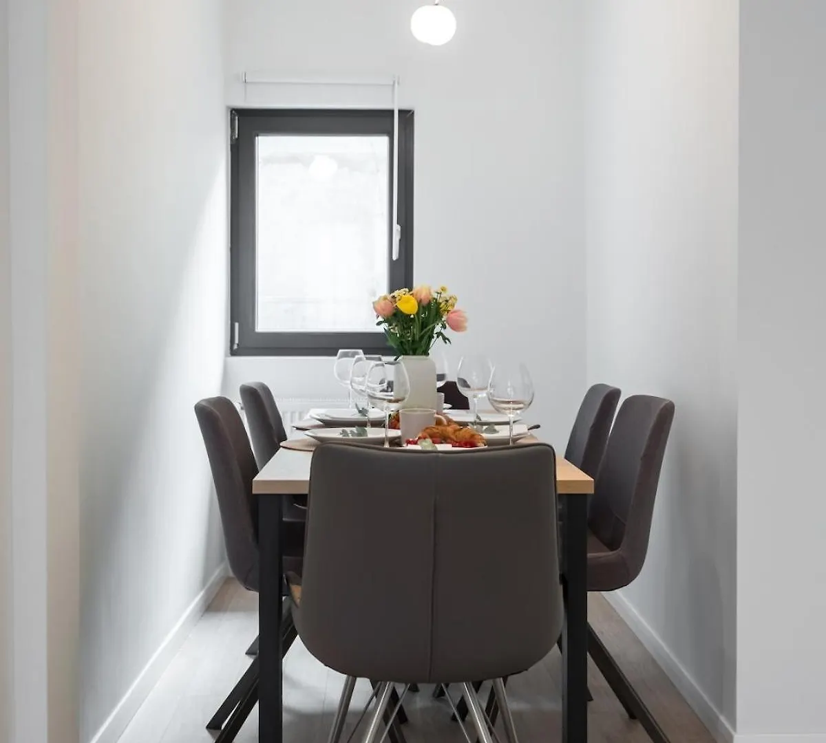 Sunny 2Br Large Flat - Amzei Square Apartment Bucharest