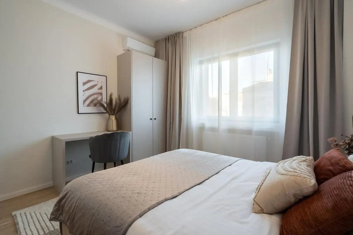 Sunny 2Br Large Flat - Amzei Square Apartment Bucharest