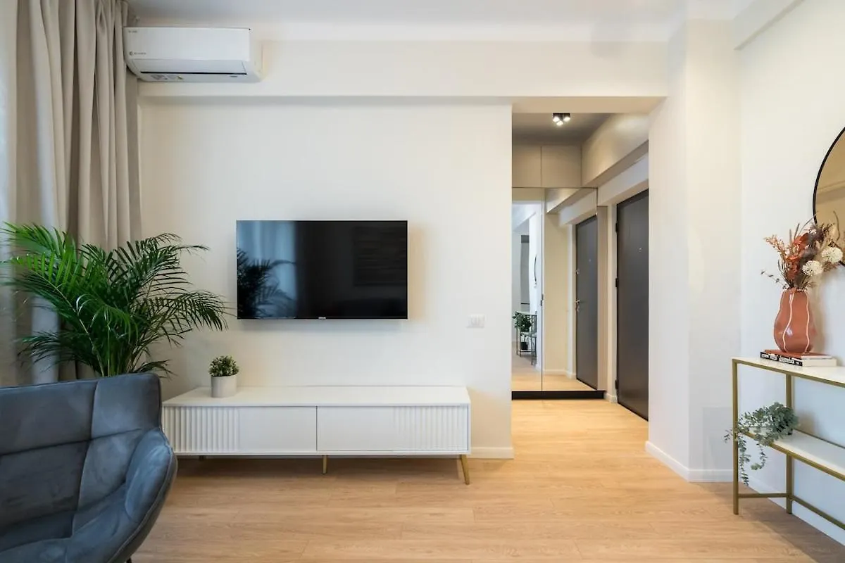 Sunny 2Br Large Flat - Amzei Square Apartment Bucharest