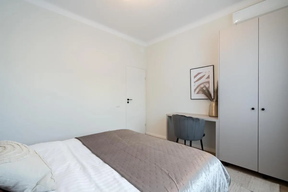 Sunny 2Br Large Flat - Amzei Square Apartment Bucharest Romania