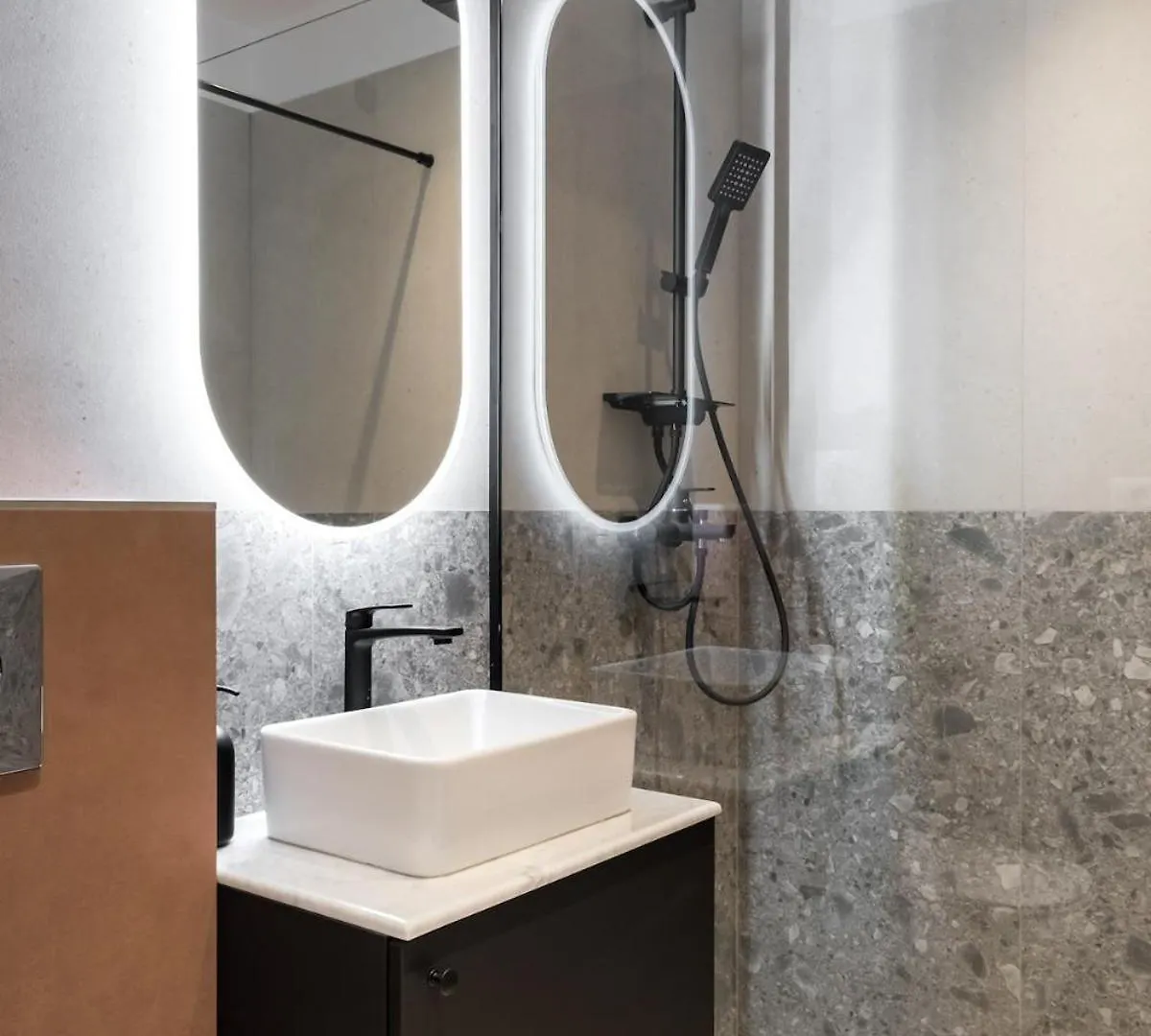 Sunny 2Br Large Flat - Amzei Square Apartment Bucharest