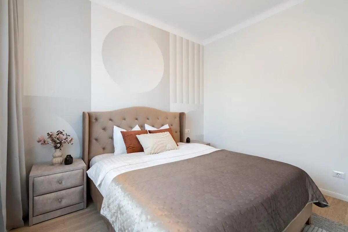 Sunny 2Br Large Flat - Amzei Square Apartment Bucharest 0*,