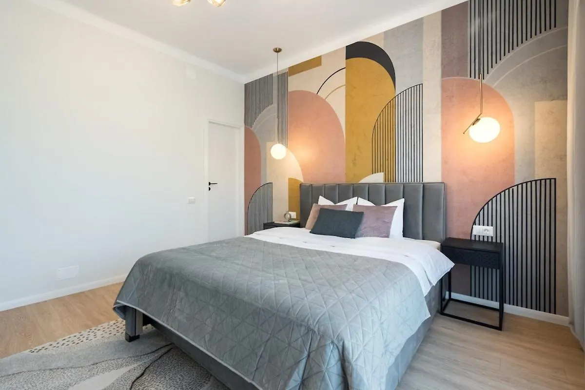 Sunny 2Br Large Flat - Amzei Square Apartment Bucharest