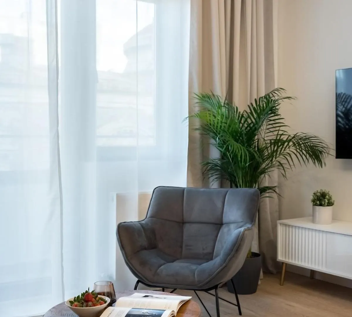 Sunny 2Br Large Flat - Amzei Square Apartment Bucharest Romania