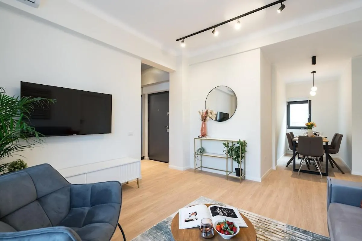 Sunny 2Br Large Flat - Amzei Square Apartment Bucharest