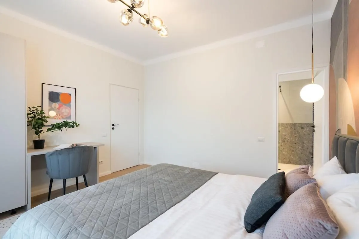 Sunny 2Br Large Flat - Amzei Square Apartment Bucharest