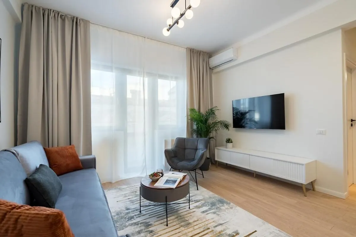 Sunny 2Br Large Flat - Amzei Square Apartment Bucharest