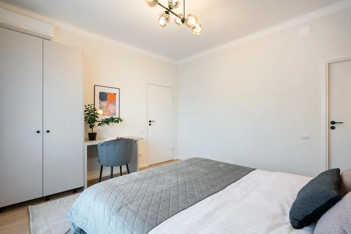 Sunny 2Br Large Flat - Amzei Square Apartment Bucharest Romania