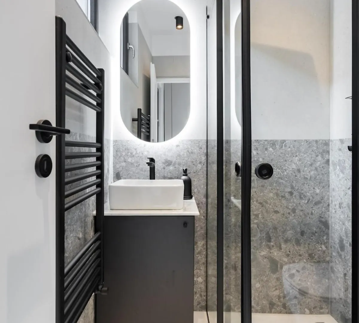 Sunny 2Br Large Flat - Amzei Square Apartment Bucharest